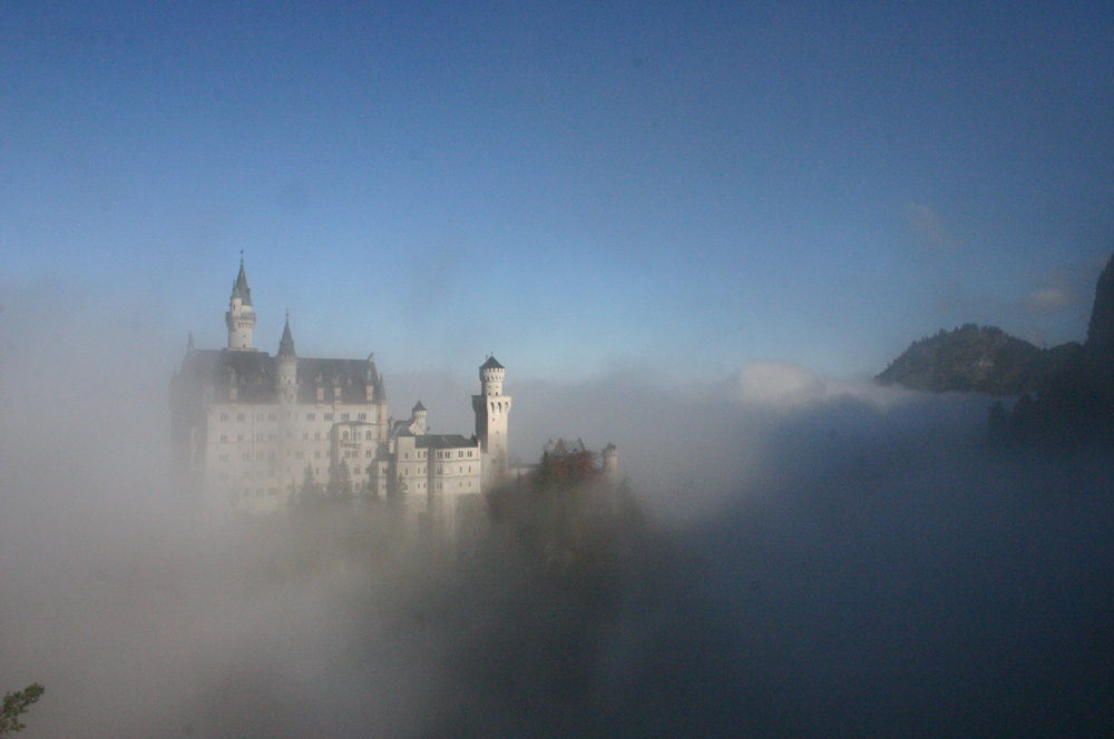 17 - Bayern_Schloss_Ludwig_Koenig Ludwig_Maerchenschloss_Romantik.jpg